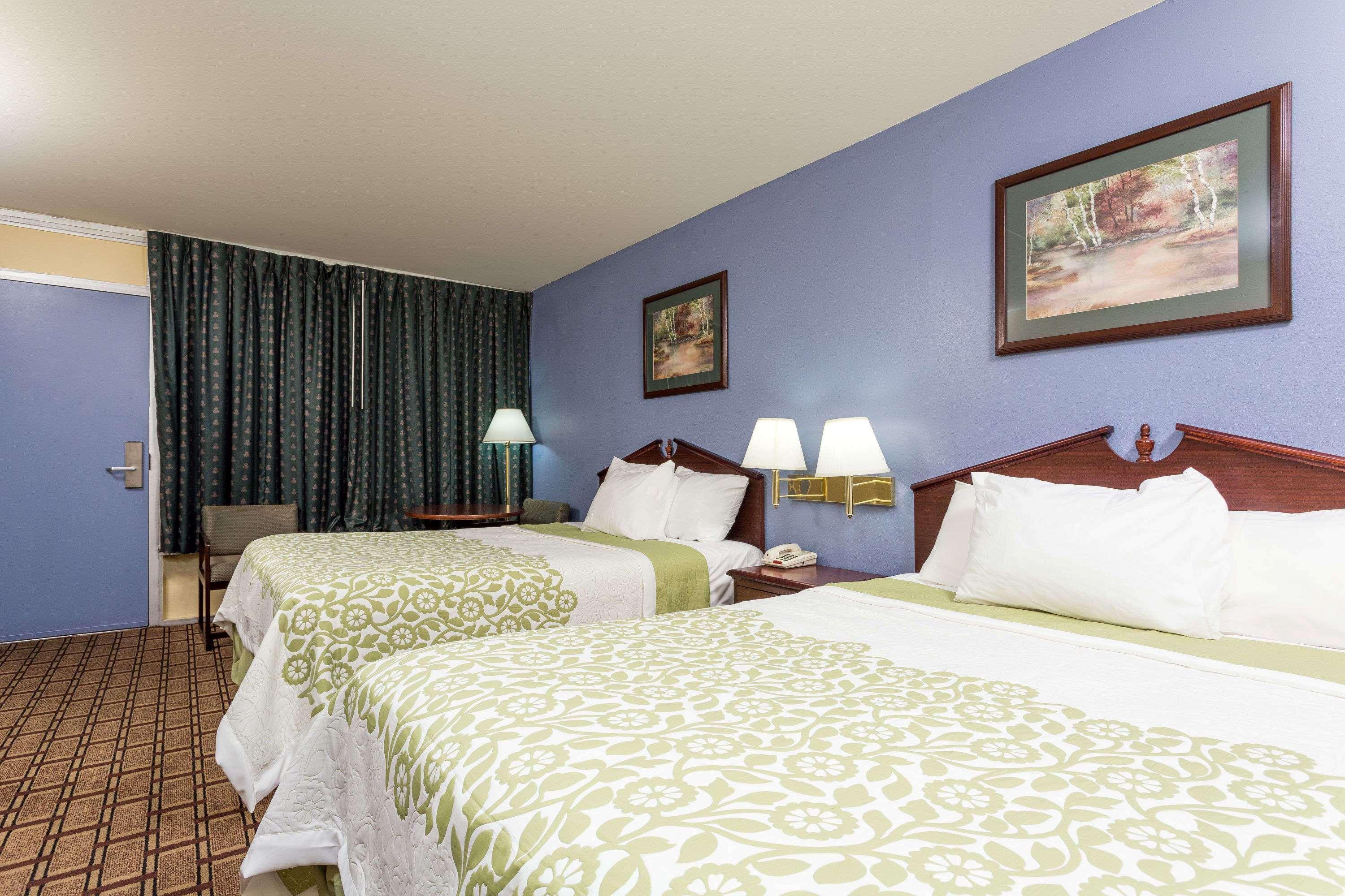 Days Inn By Wyndham Dickson Exterior foto