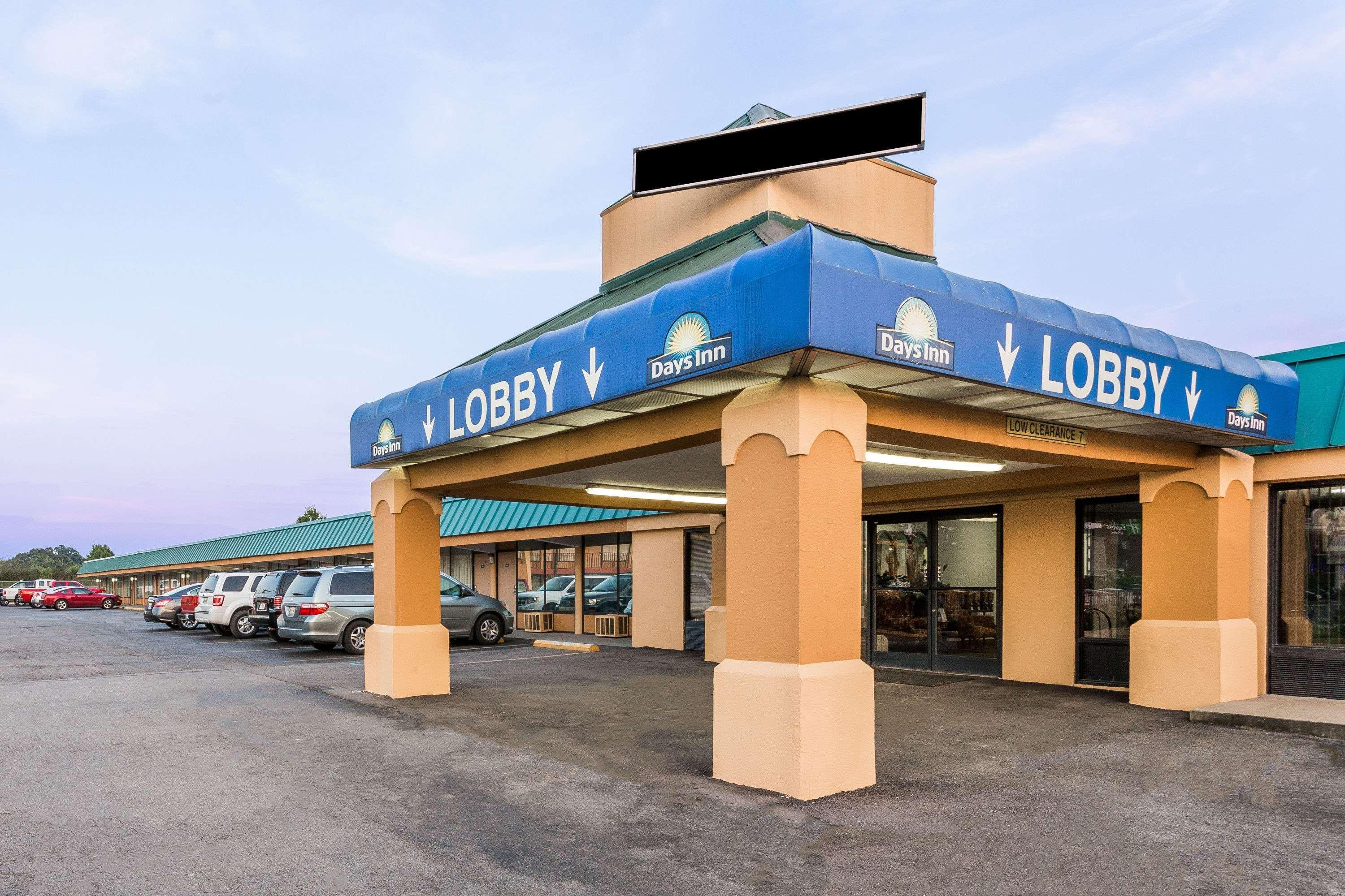 Days Inn By Wyndham Dickson Exterior foto